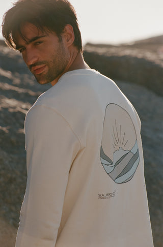 Unisex organic cotton sweater featuring Tom Jean Webb’s “Calling” artwork in blue and sand tones. Lightweight fleece inner, relaxed fit, biodegradable and ethically made in Portugal.